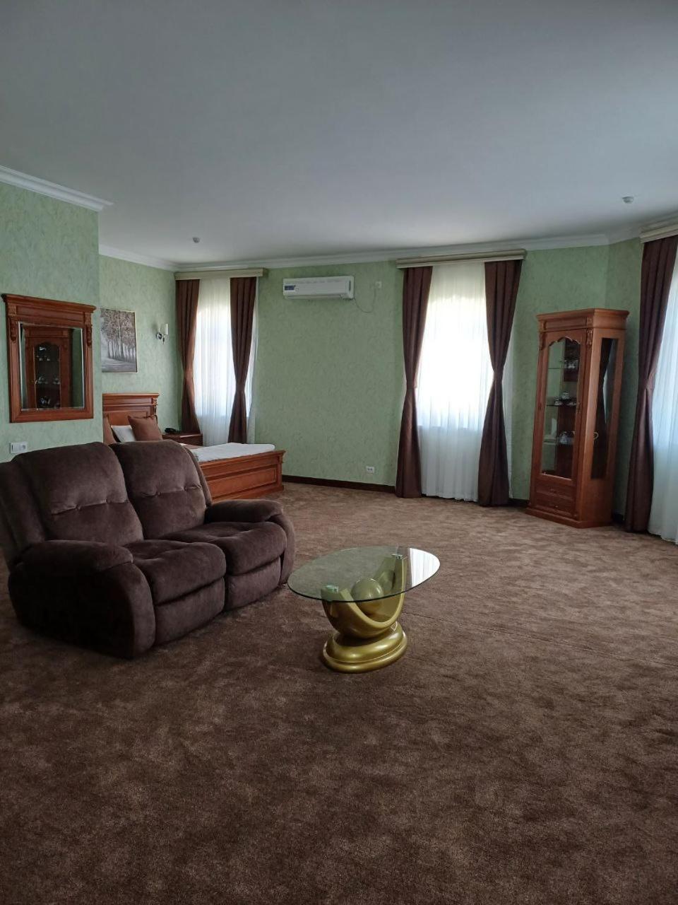 Maximum Hotel Navoi Luaran gambar
