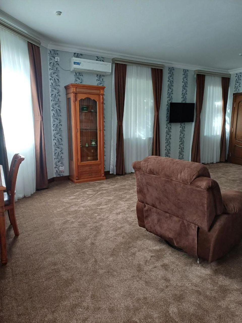 Maximum Hotel Navoi Luaran gambar